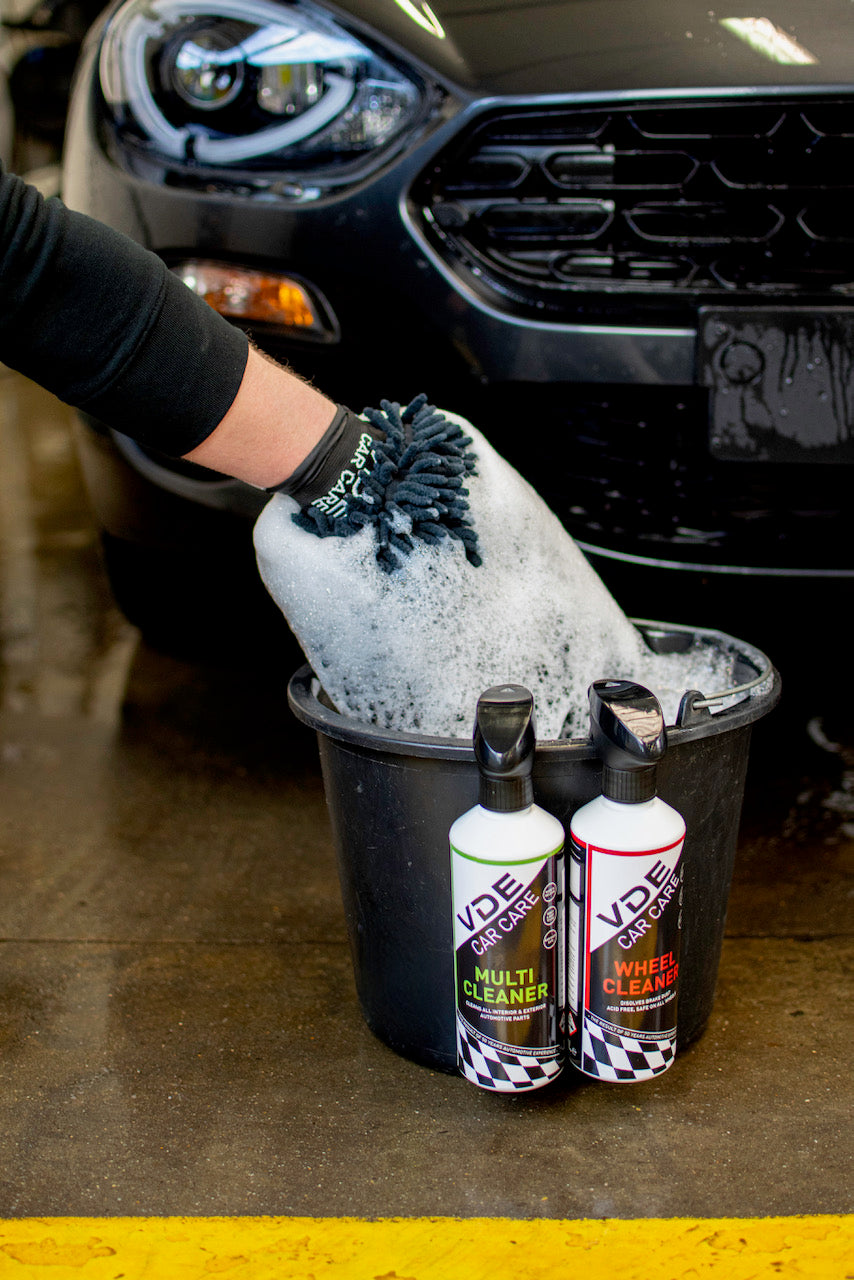 Wash mitt for wheels