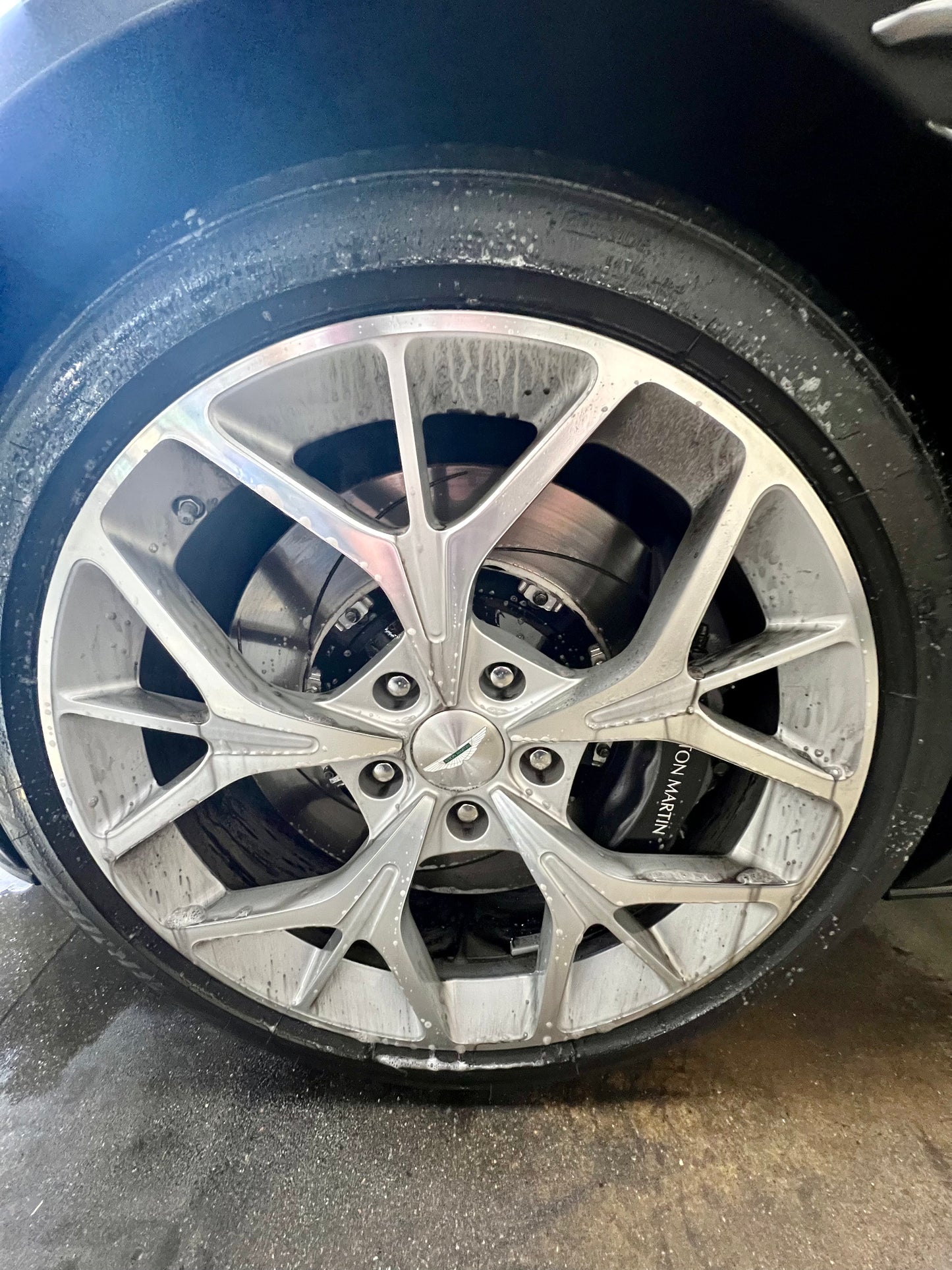 Wheel cleaner